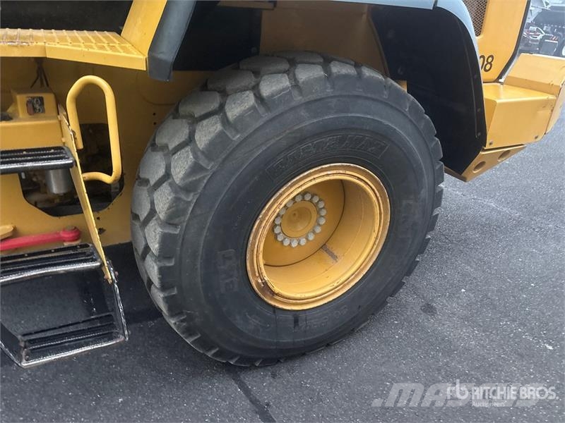 CAT 930K Iekrāvēji uz riteņiem