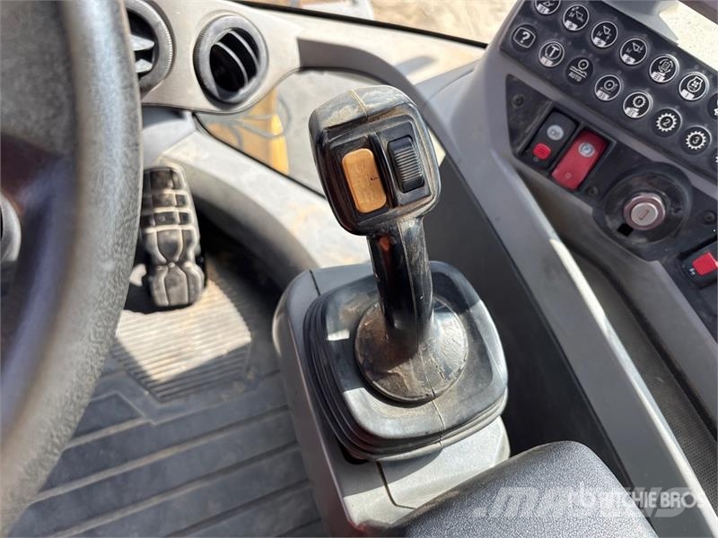 CAT 930K Kolesni nakladalci