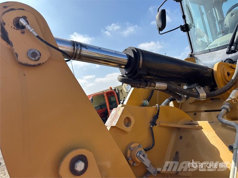 CAT 930K Kolesni nakladalci