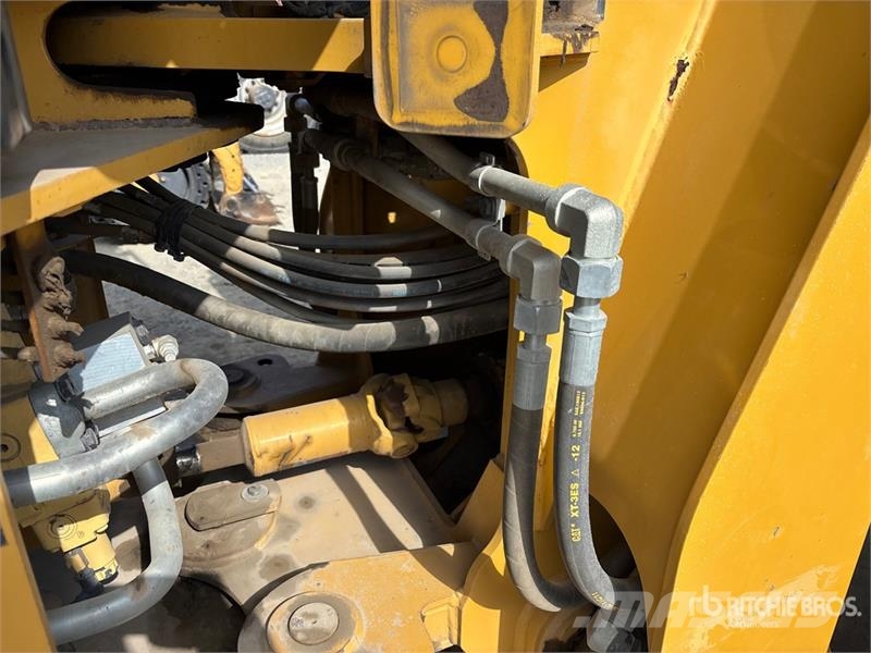 CAT 930K Kolesni nakladalci