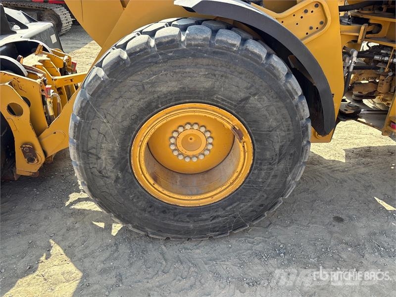 CAT 930K Kolesni nakladalci