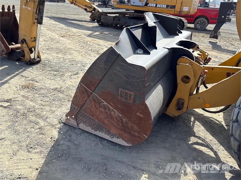 CAT 930K Kolesni nakladalci