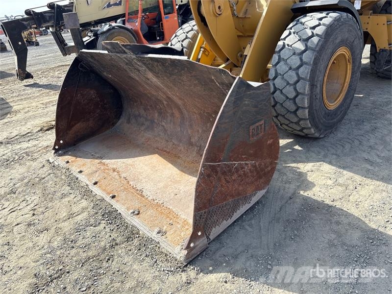 CAT 930K Kolesni nakladalci