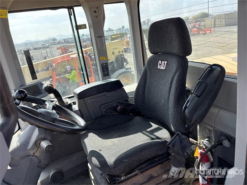CAT 930K Kolesni nakladalci