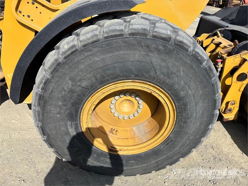CAT 930K Kolesni nakladalci