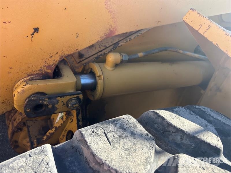 CAT 938G Wheel Loader Kolesové nakladače