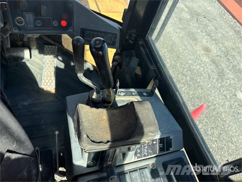 CAT 938G Wheel Loader Kolesové nakladače