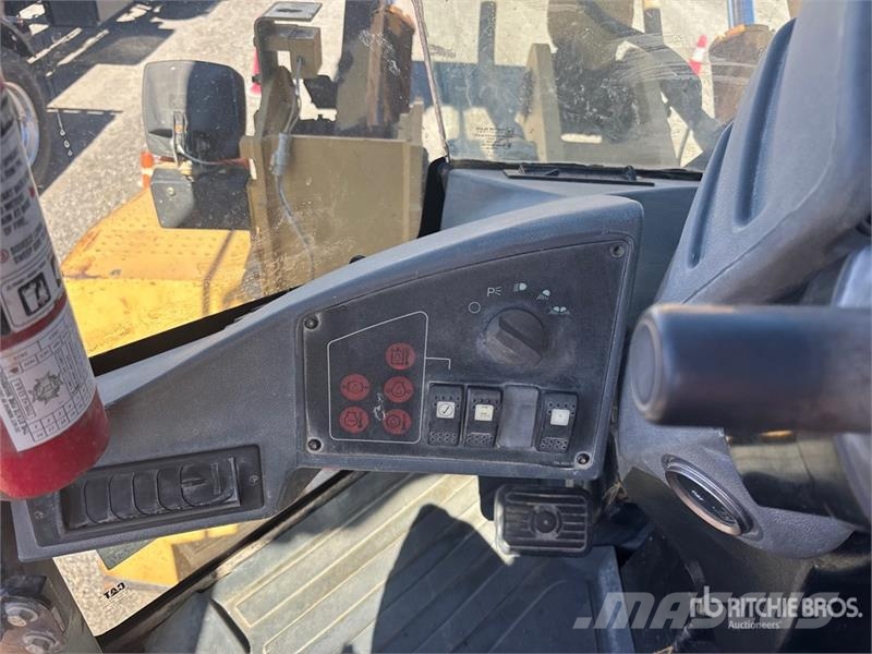CAT 938G Wheel Loader Kolesové nakladače