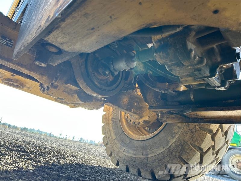CAT 938K Kolové nakladače