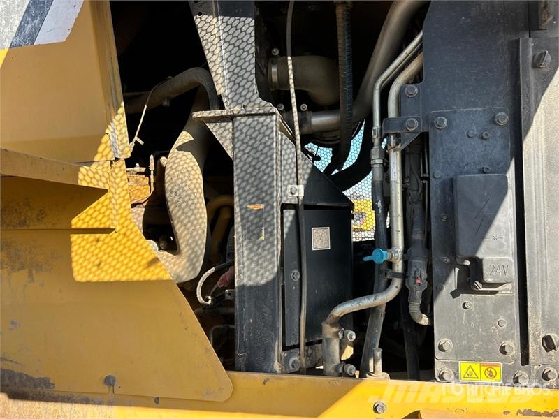 CAT 938K Kolové nakladače
