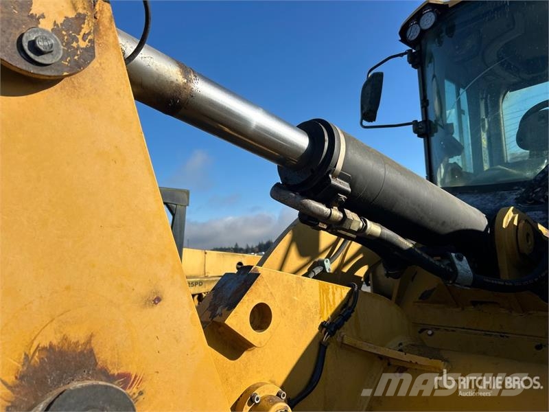 CAT 938K Kolové nakladače