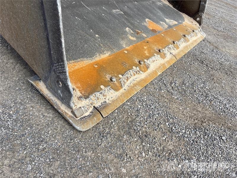 CAT 950 لوادر بعجل