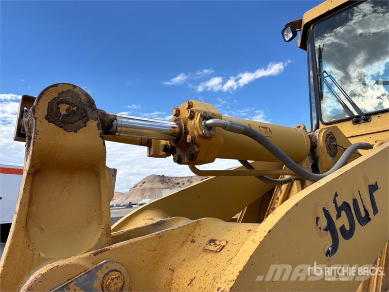 CAT 950 لوادر بعجل