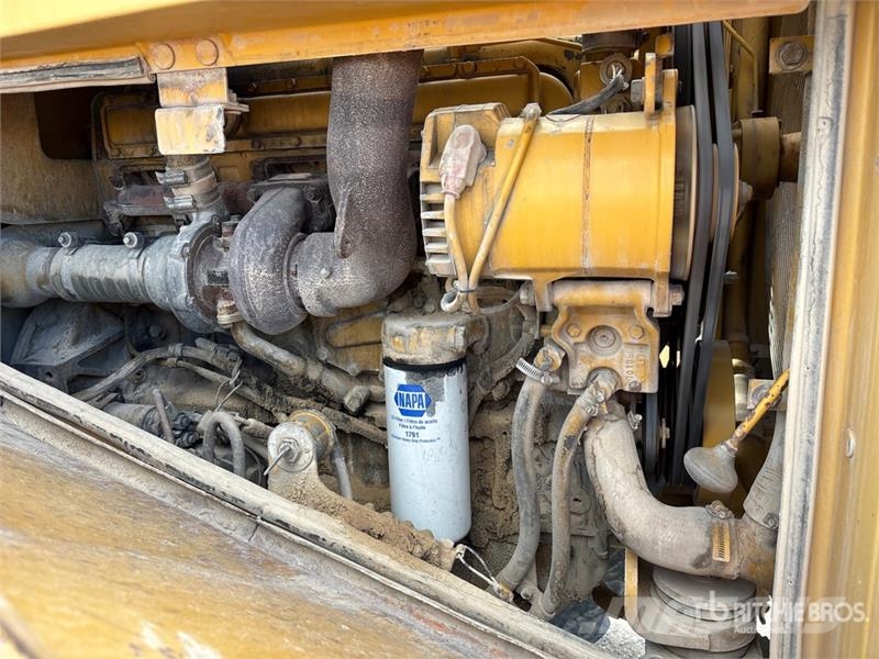 CAT 950 لوادر بعجل