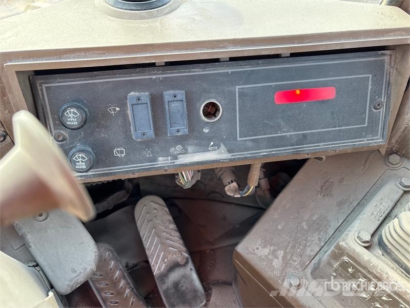 CAT 950 لوادر بعجل