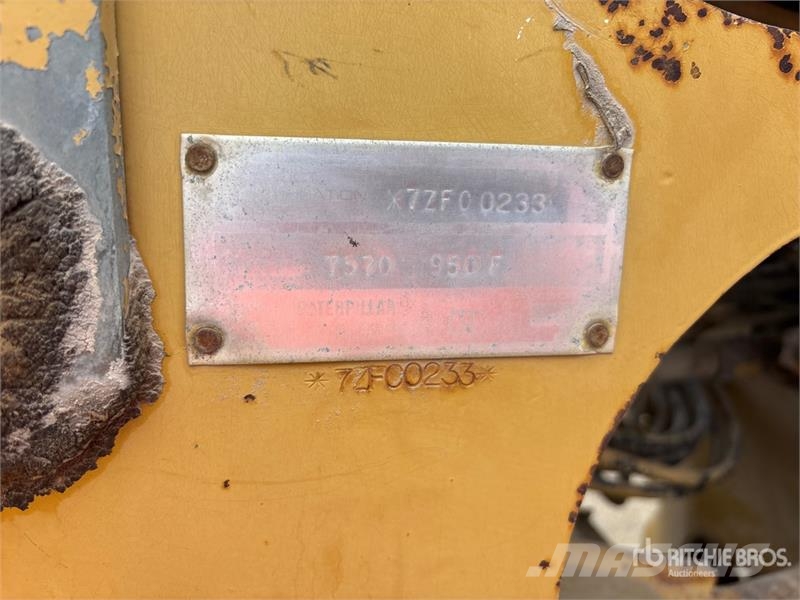 CAT 950 لوادر بعجل