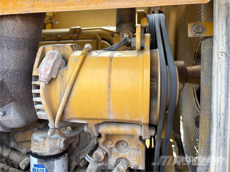 CAT 950 لوادر بعجل