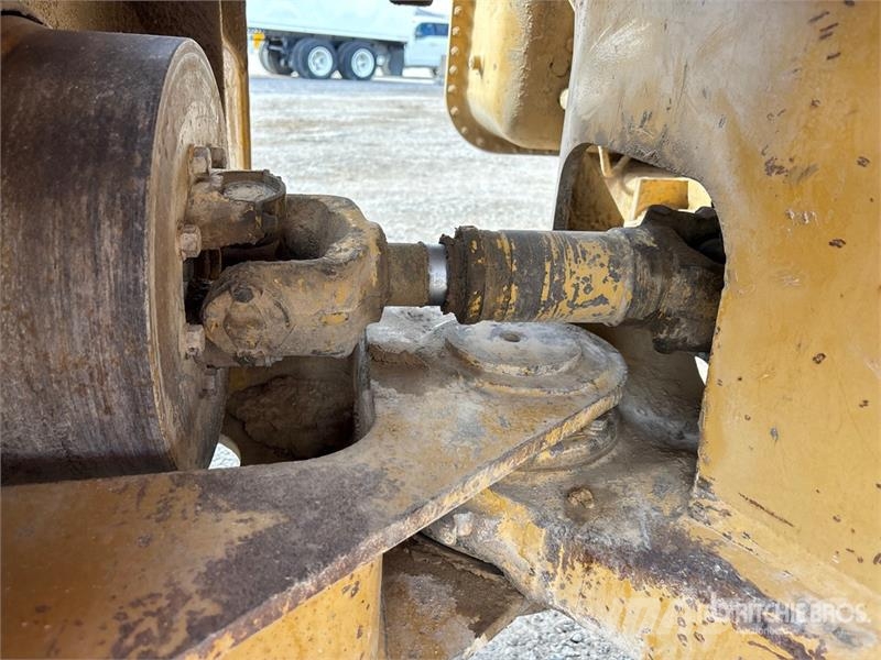 CAT 950 لوادر بعجل