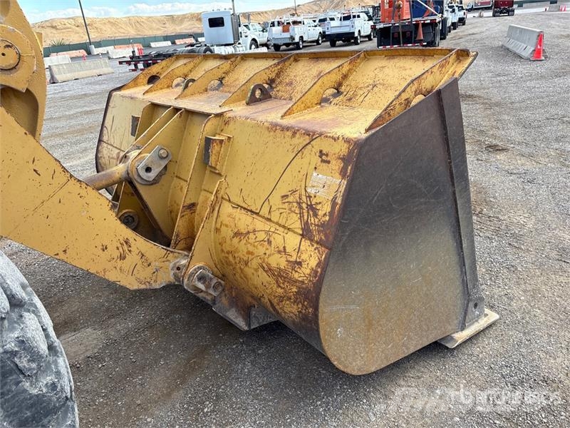 CAT 950 لوادر بعجل
