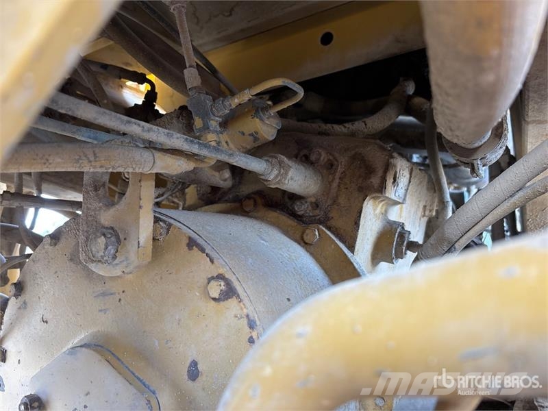 CAT 950 لوادر بعجل