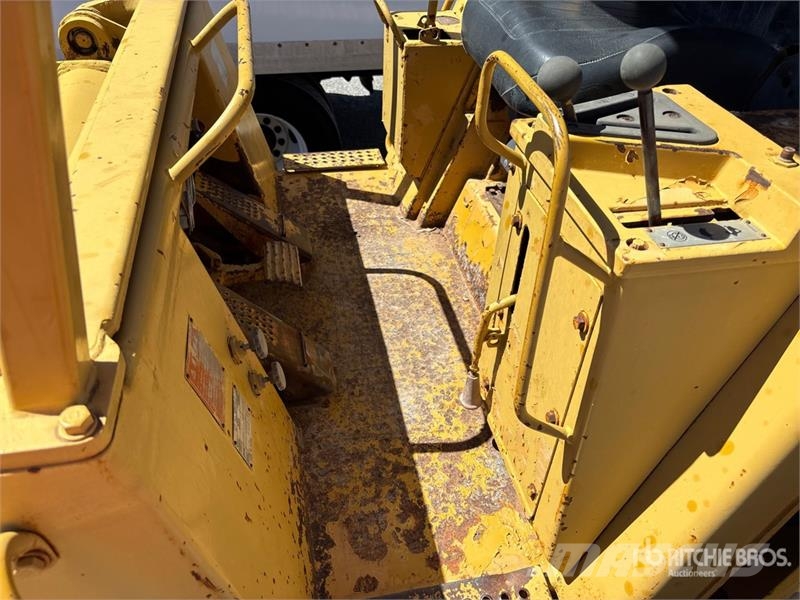 CAT 953 Nakladalci goseničarji