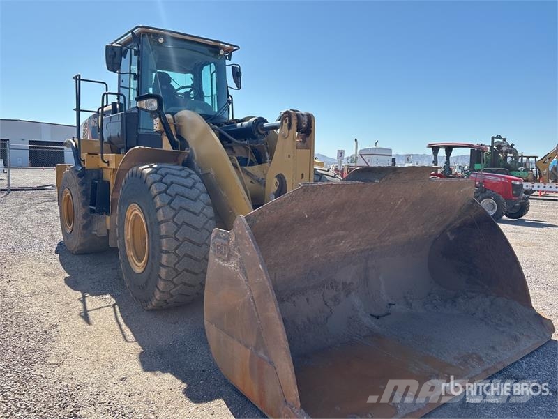 CAT 962M لوادر بعجل