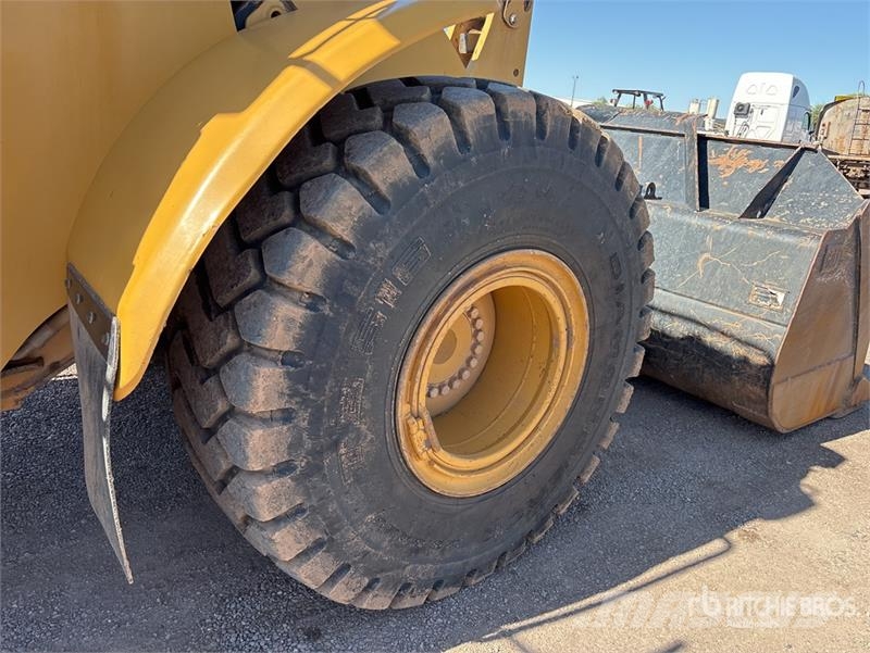 CAT 962M لوادر بعجل