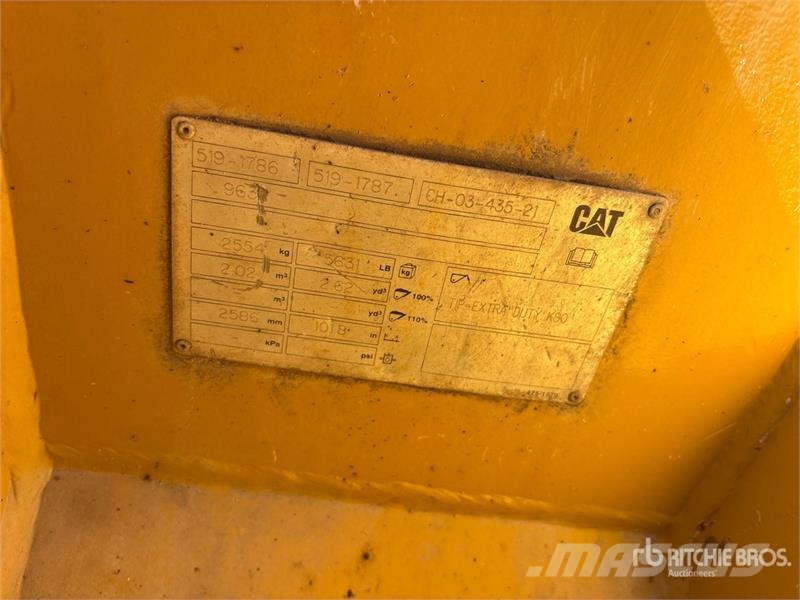 CAT 963 Pásové nakladače