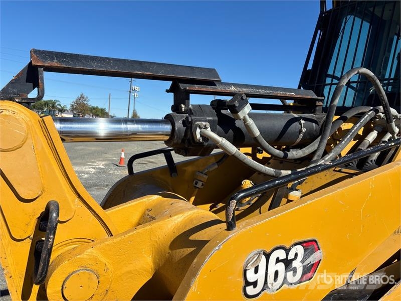 CAT 963 Pásové nakladače