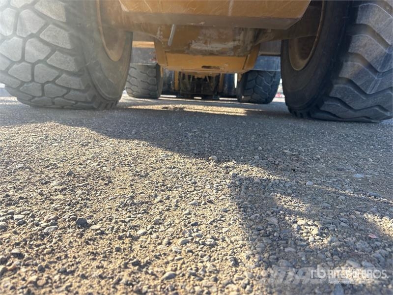 CAT 966M Wheel Loader Фронтальные погрузчики