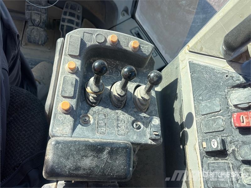 CAT 966M Wheel Loader Фронтальные погрузчики