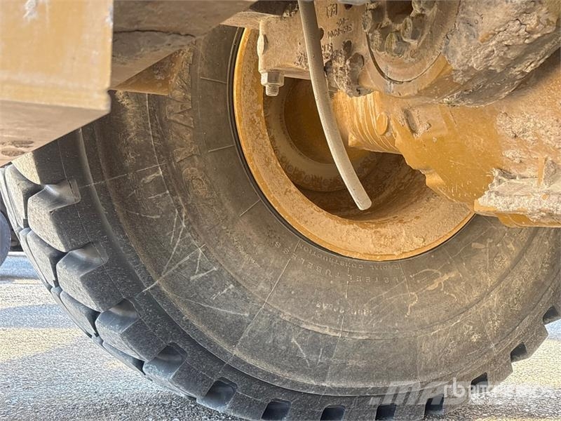 CAT 966M Wheel Loader Фронтальные погрузчики