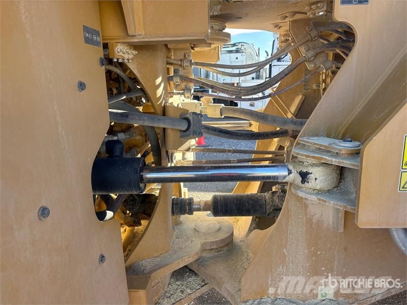 CAT 966M Wheel Loader Фронтальные погрузчики