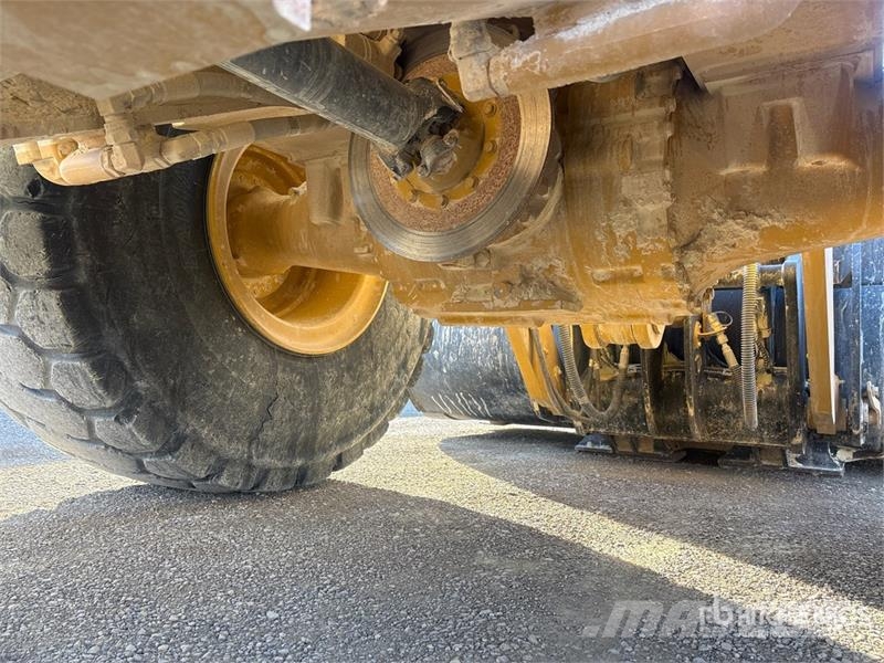 CAT 966M Wheel Loader Фронтальные погрузчики