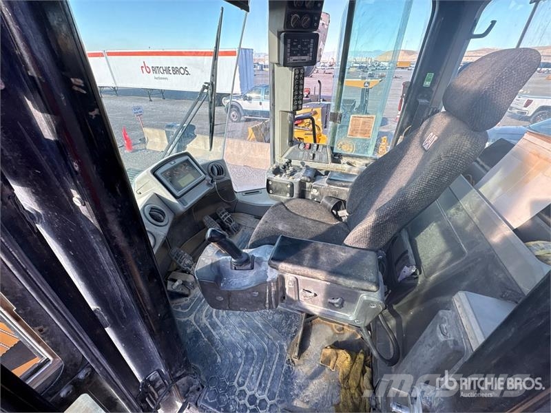CAT 966M Wheel Loader Фронтальные погрузчики