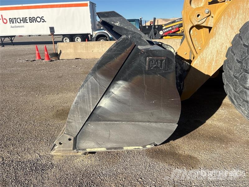 CAT 966M Wheel Loader Фронтальные погрузчики