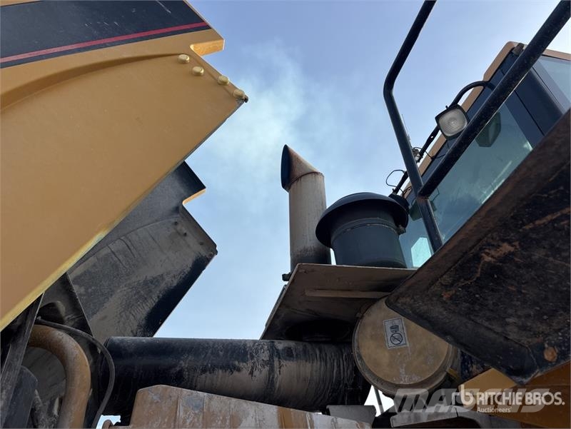 CAT 972G Kolesni nakladalci