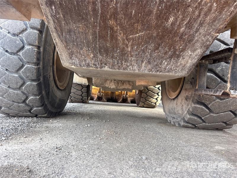 CAT 972G Kolesni nakladalci