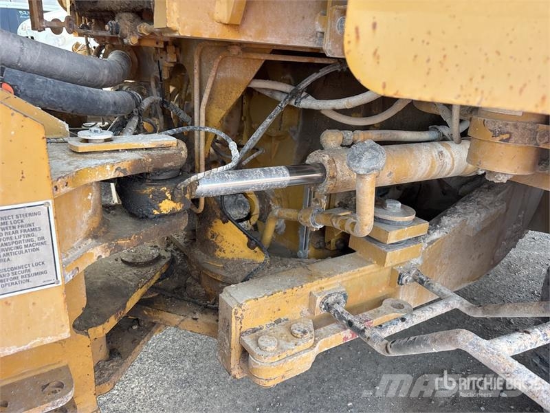 CAT 972G Kolesni nakladalci