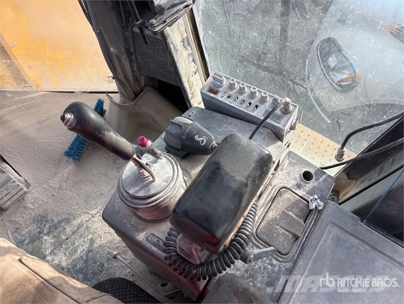CAT 972G Kolesni nakladalci