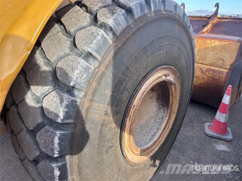 CAT 972G Kolesni nakladalci