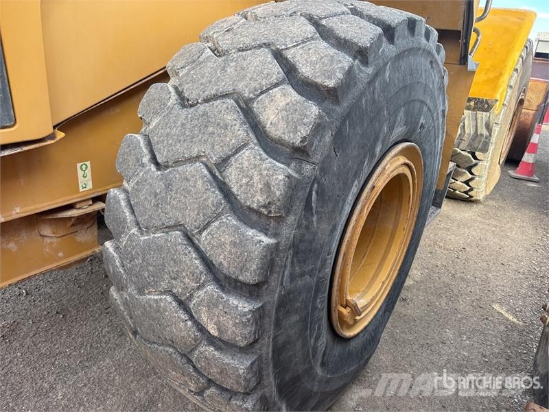 CAT 972G Kolesni nakladalci