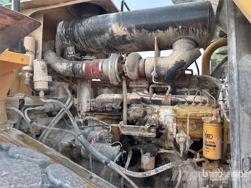 CAT 972G Kolesni nakladalci