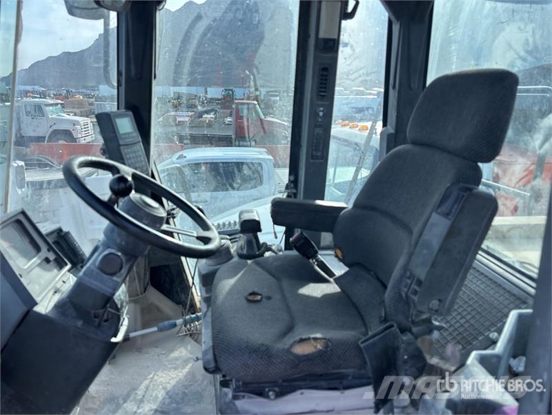CAT 972G Kolesni nakladalci