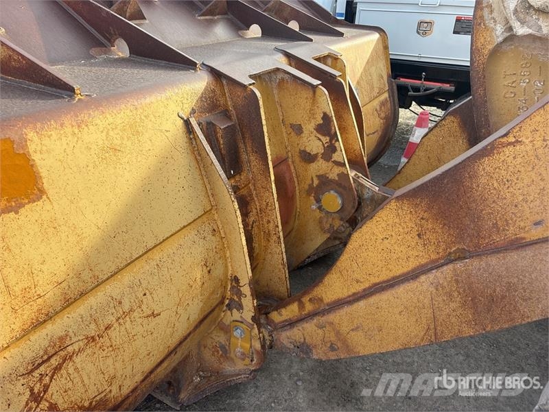 CAT 972G Kolesni nakladalci