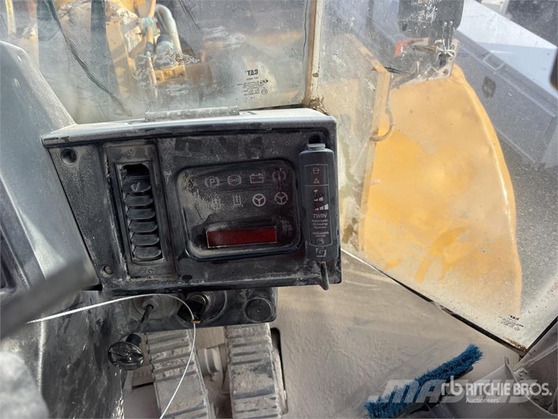 CAT 972G Kolesni nakladalci