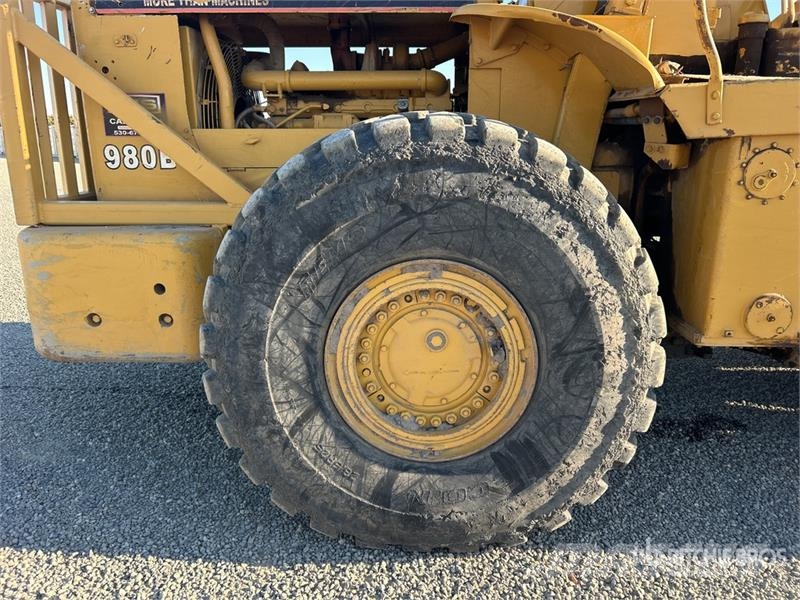 CAT 980B لوادر بعجل