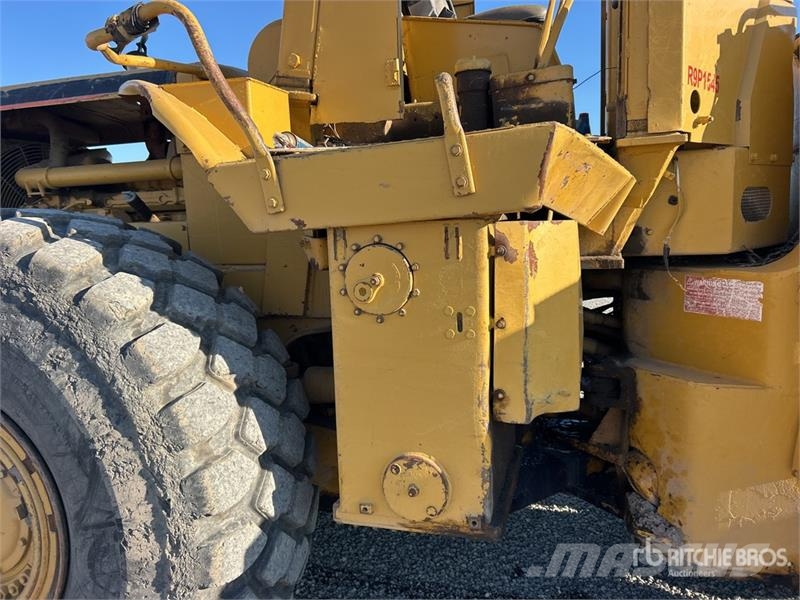 CAT 980B لوادر بعجل