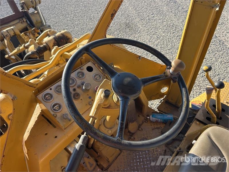 CAT 980B لوادر بعجل