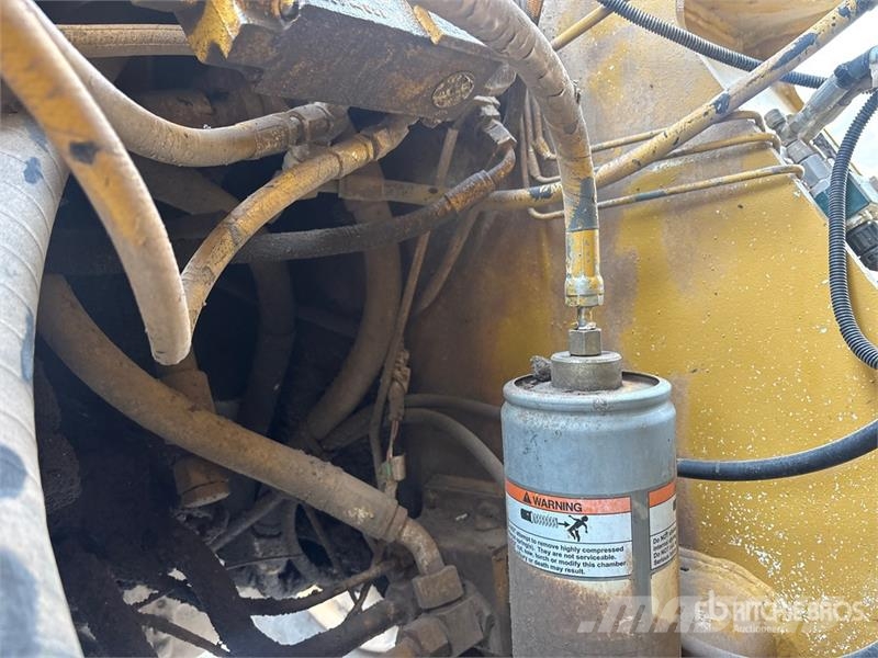 CAT 980G Колесни товарачи